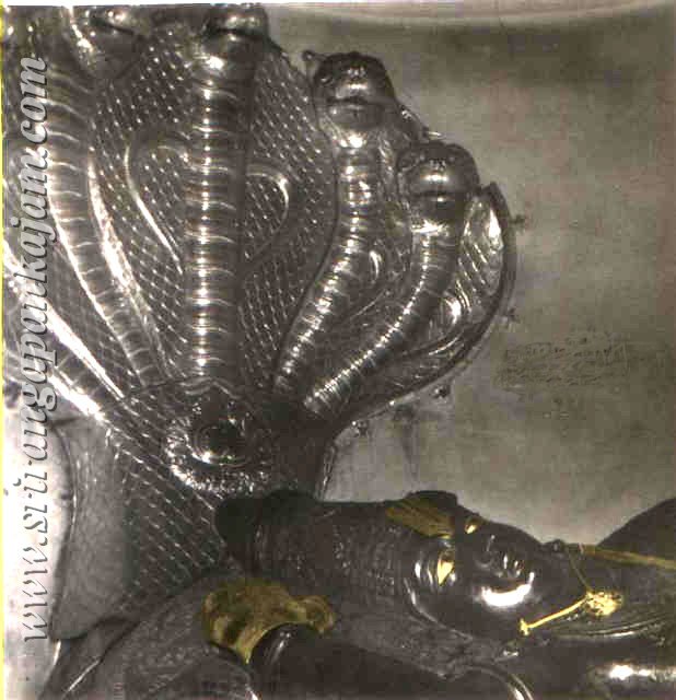 Фотография Господа Ранганатхи, сделанная в 1957 г. На Ананта Шеше - серебряный доспех